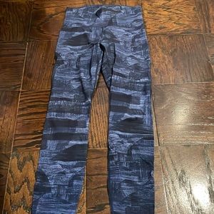 Women’s Lululemon yoga pant, size 4